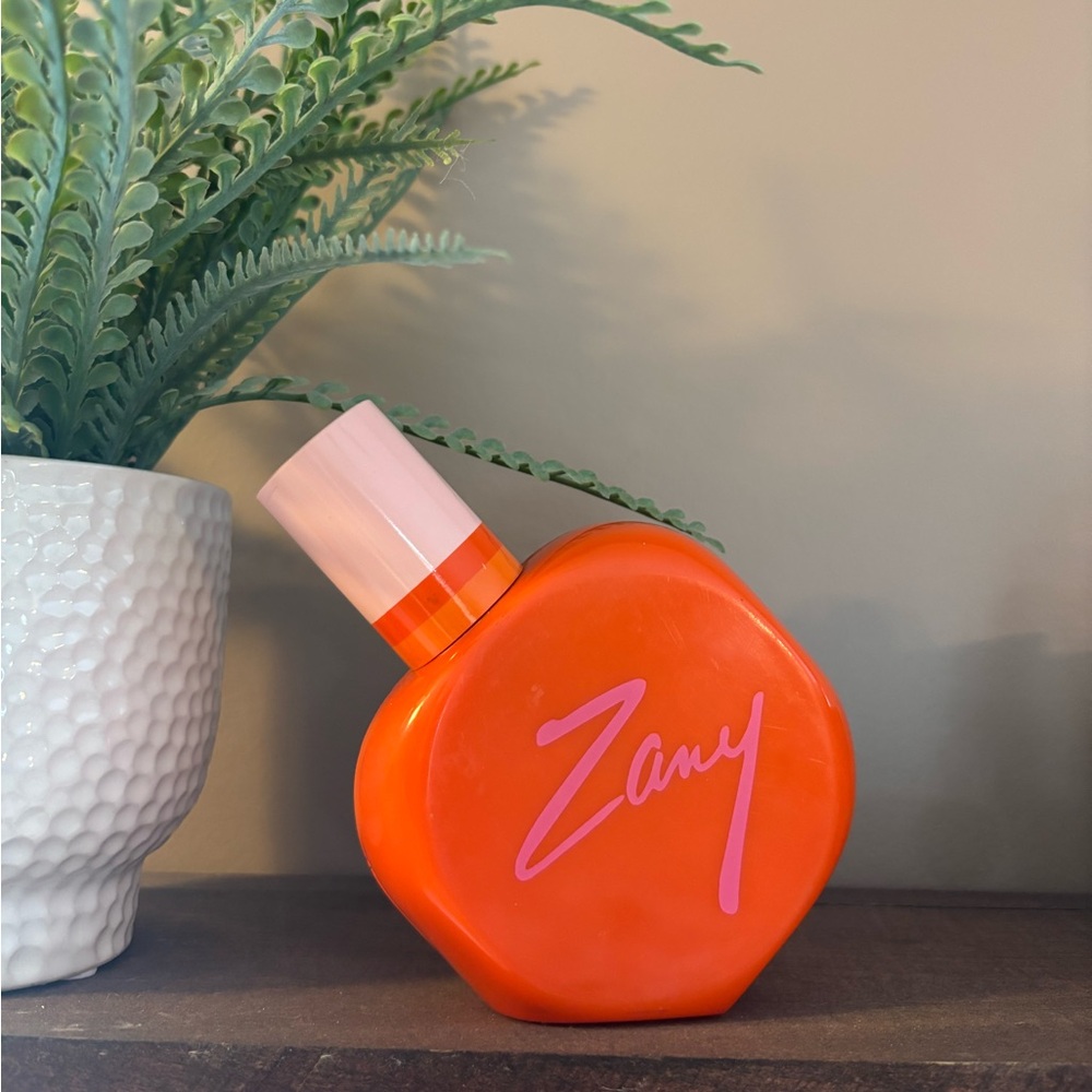 1979 Vintage Avon sunscreen radio - major retro Barbie core vibes!